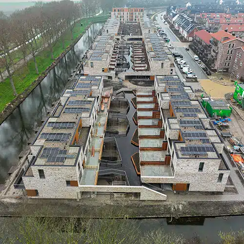 61 woningen en 16 appartementen in Rhoon